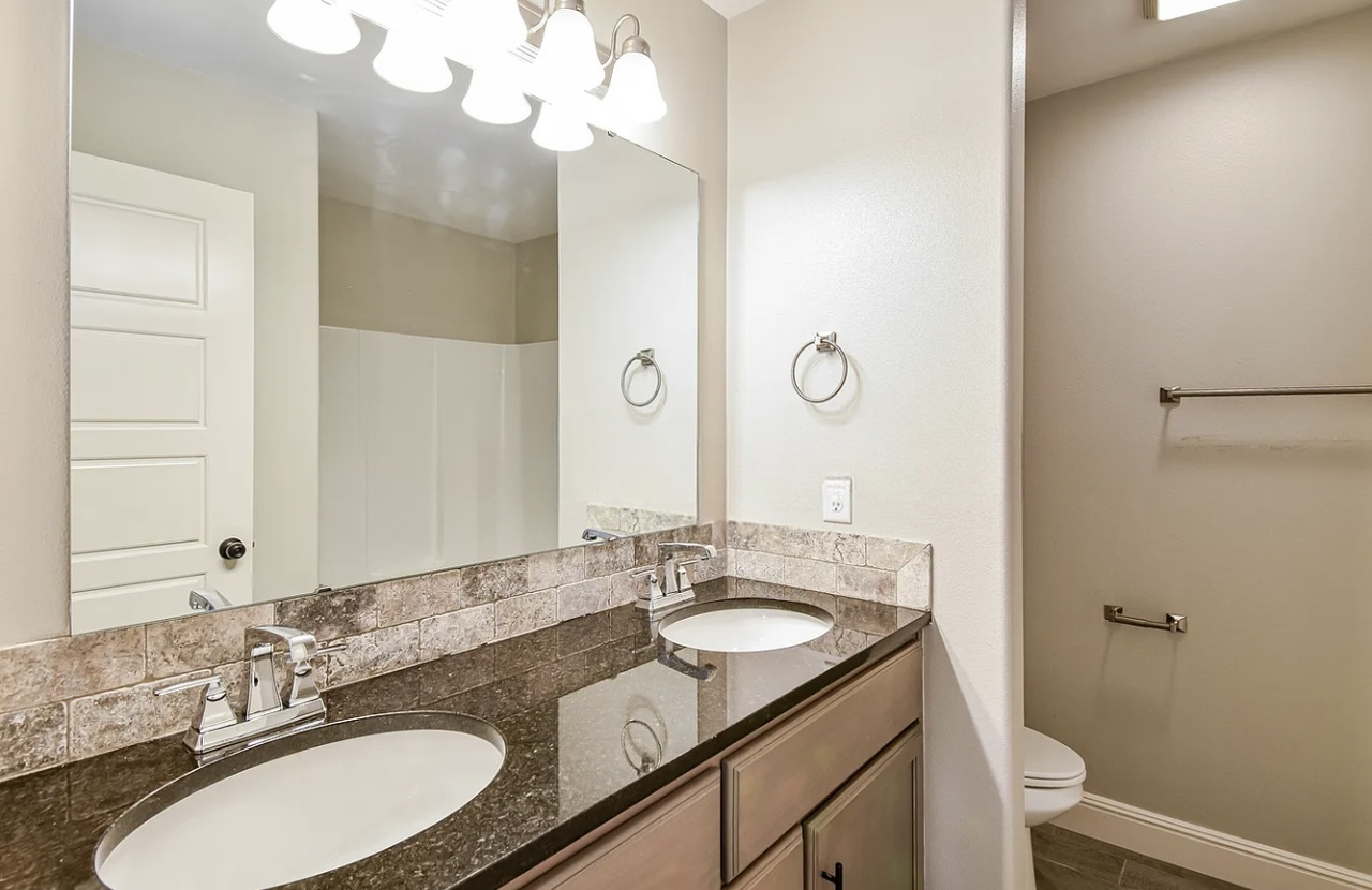 2516 W Ash St - Photo 3 of 5
