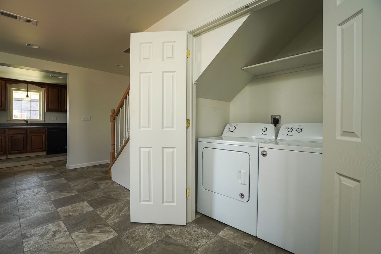1642 Rothsville Rd - Photo 3 of 8