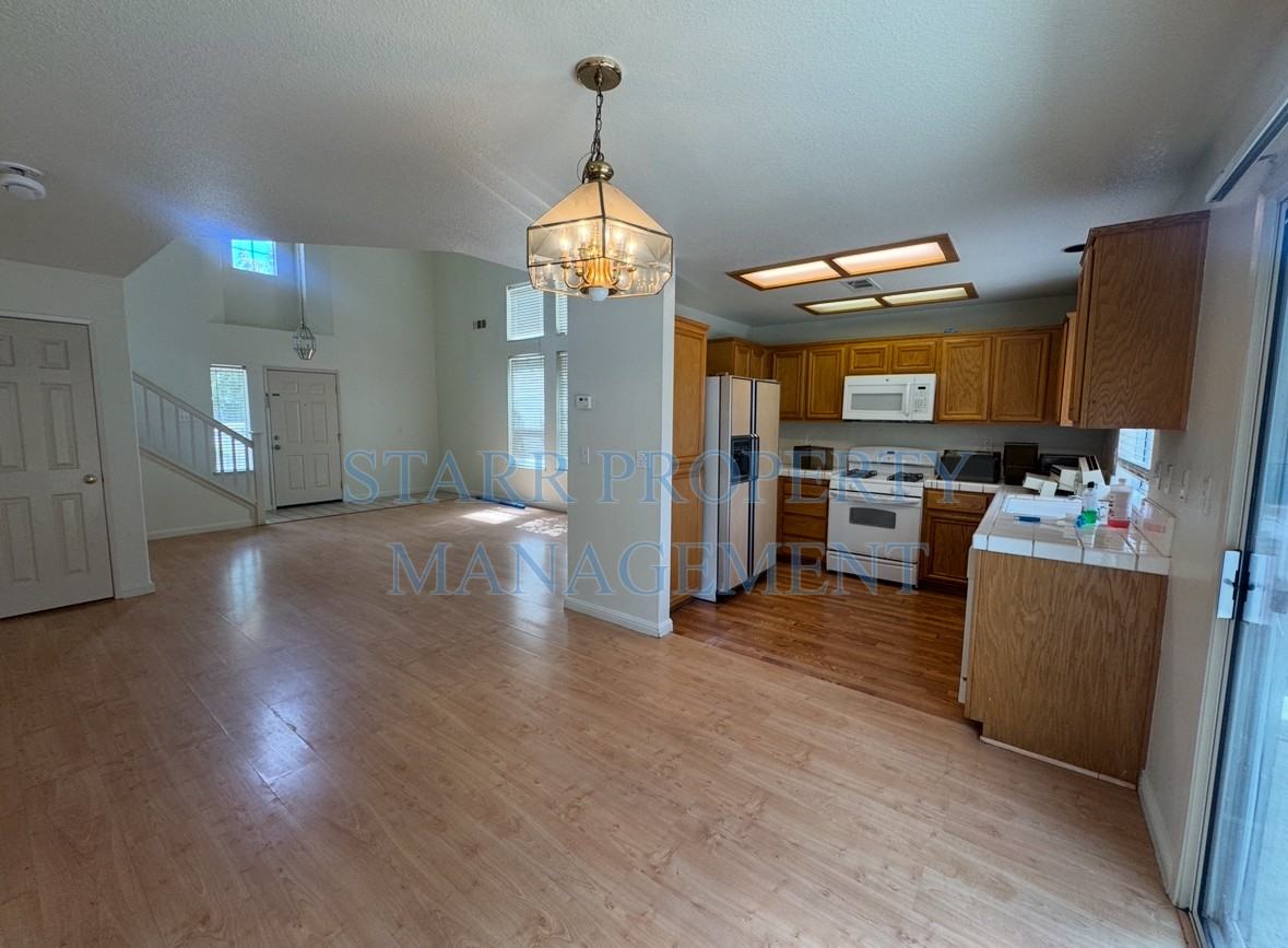 4355 Legacy Ct - Photo 4 of 17