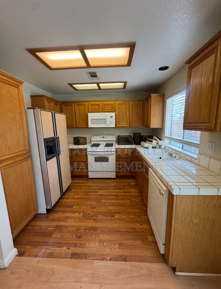 4355 Legacy Ct - Photo 5 of 17