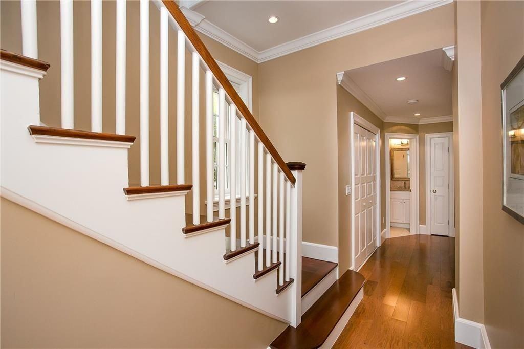 241 Ruggles Ave ##B - Photo 6 of 17