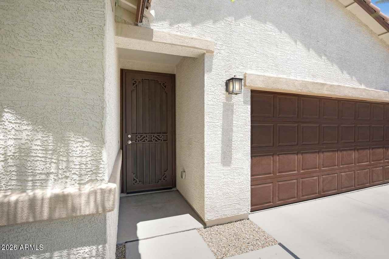 16658 W Mescal St - Photo 4 of 33
