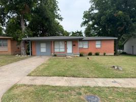 featured image of 2225 Myrtlewood Dr