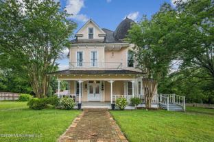 102 W Myrtle St - Photo 1 of 1