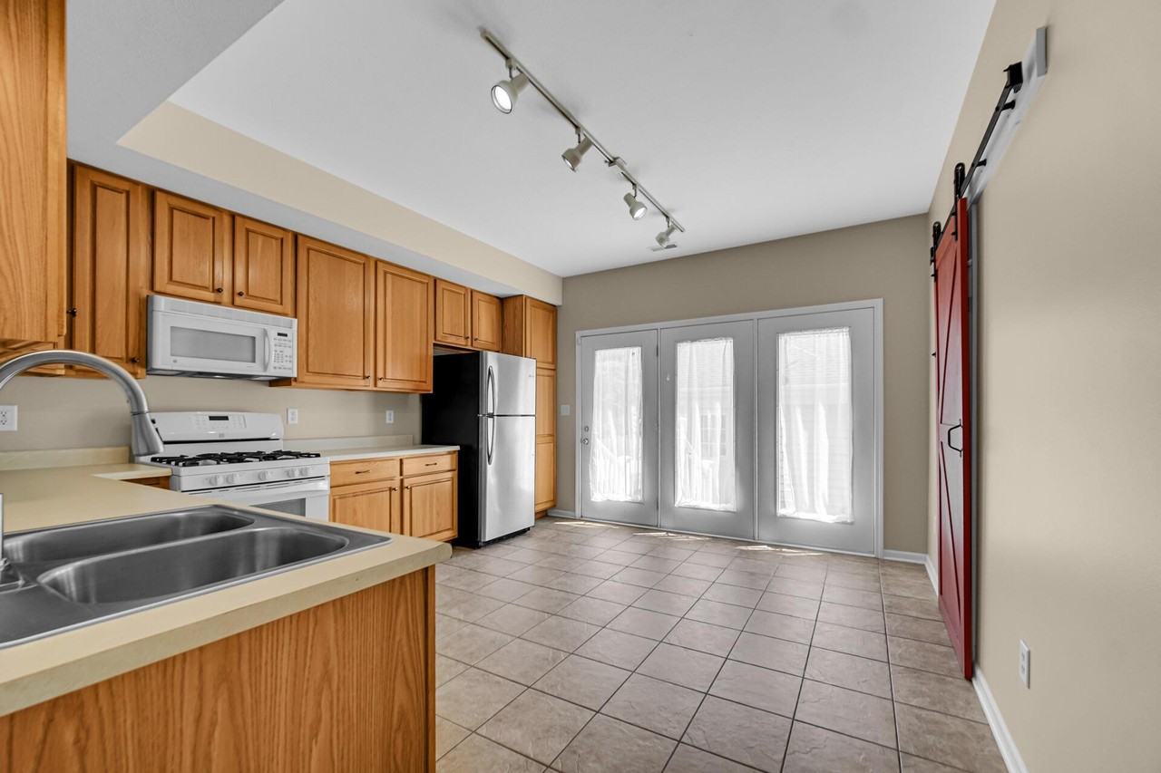 314 Village Sq - Photo 2 of 26