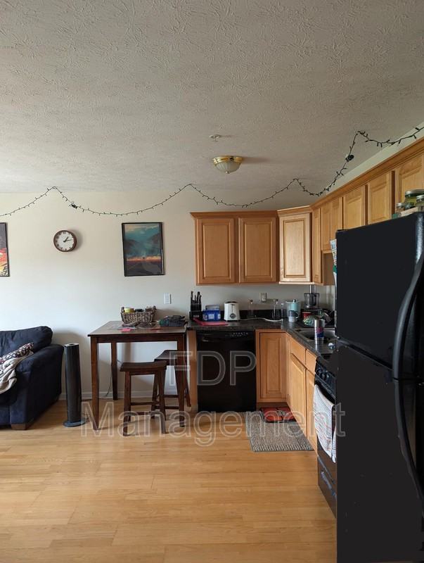 660 East Ave #302 - Photo 4 of 12