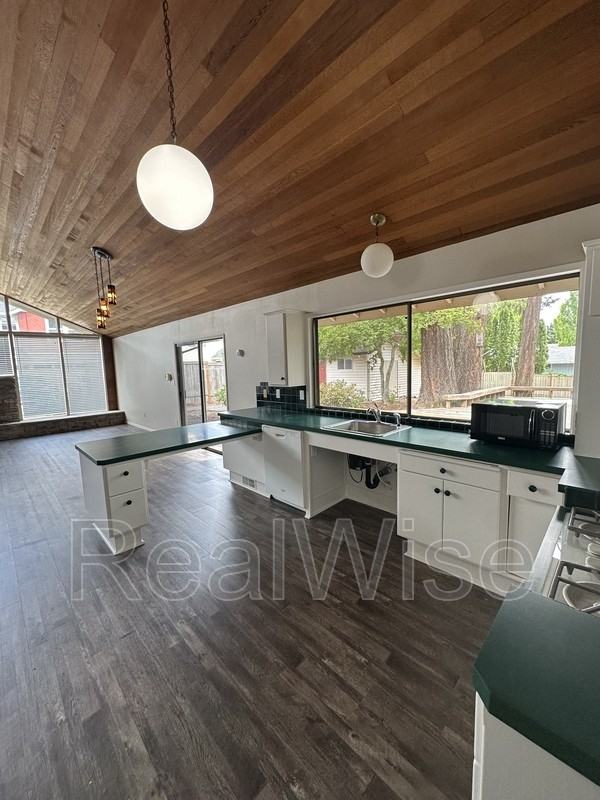 7730 Sw Eaker Pl - Photo 5 of 46