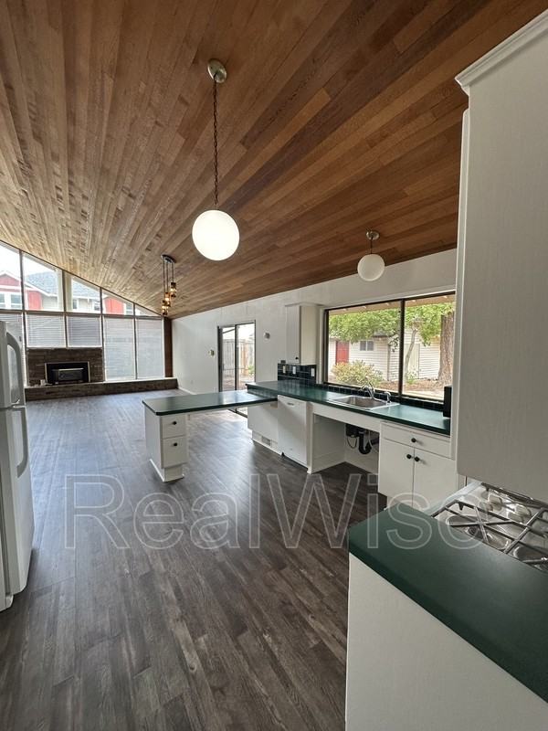 7730 Sw Eaker Pl - Photo 6 of 46