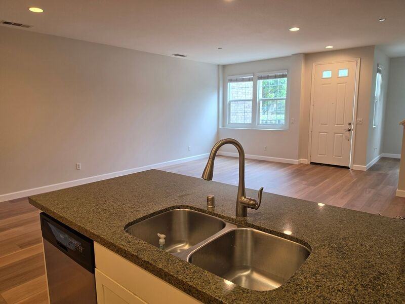 15236 Davenport St - Photo 4 of 43