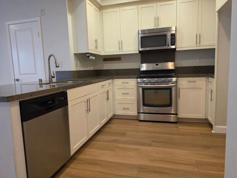 15236 Davenport St - Photo 6 of 43
