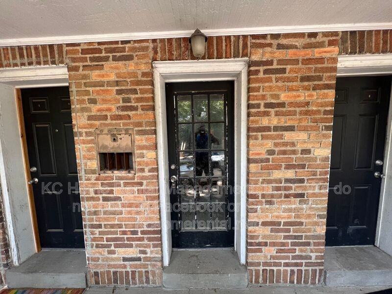 1110 W 41st Ter #1W - Photo 2 of 22