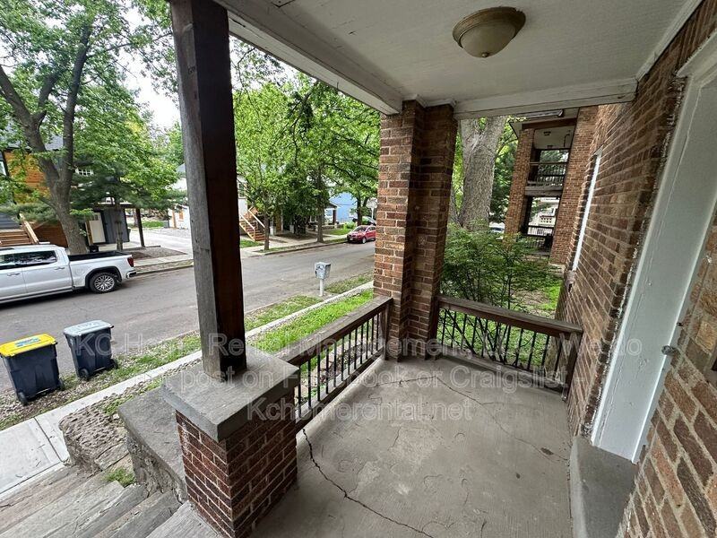 1110 W 41st Ter #1W - Photo 6 of 22