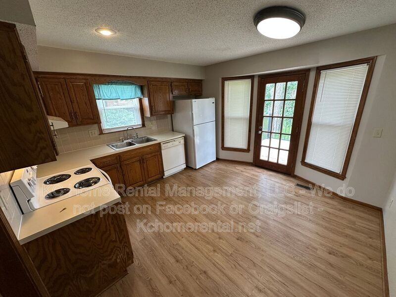 1420 Se 7th Pl - Photo 4 of 37