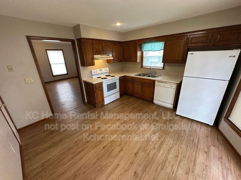 1420 Se 7th Pl - Photo 5 of 37