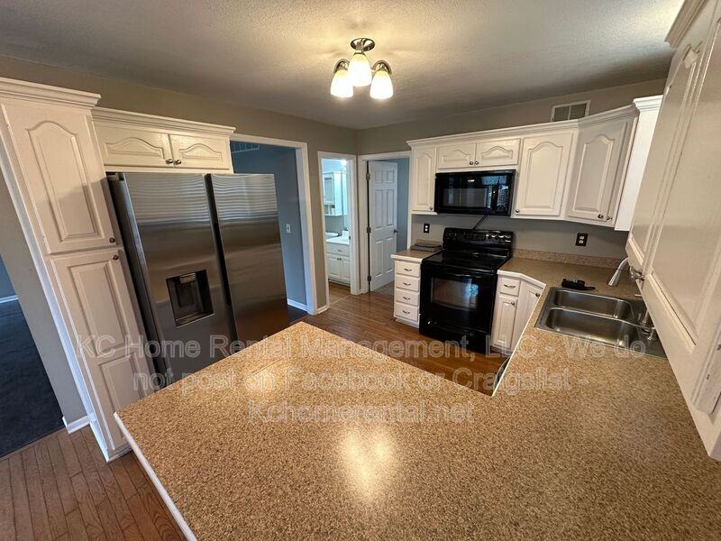 11314 N Lewis Ave - Photo 4 of 48