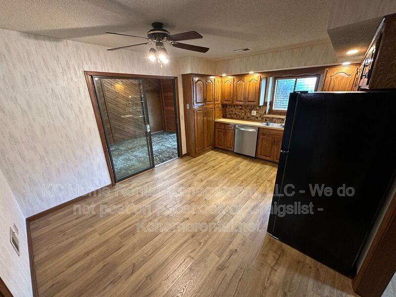 6251 Rene St - Photo 6 of 33