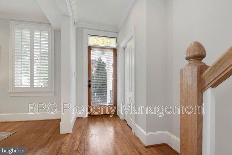 431 Manor Pl Nw - Photo 2 of 24