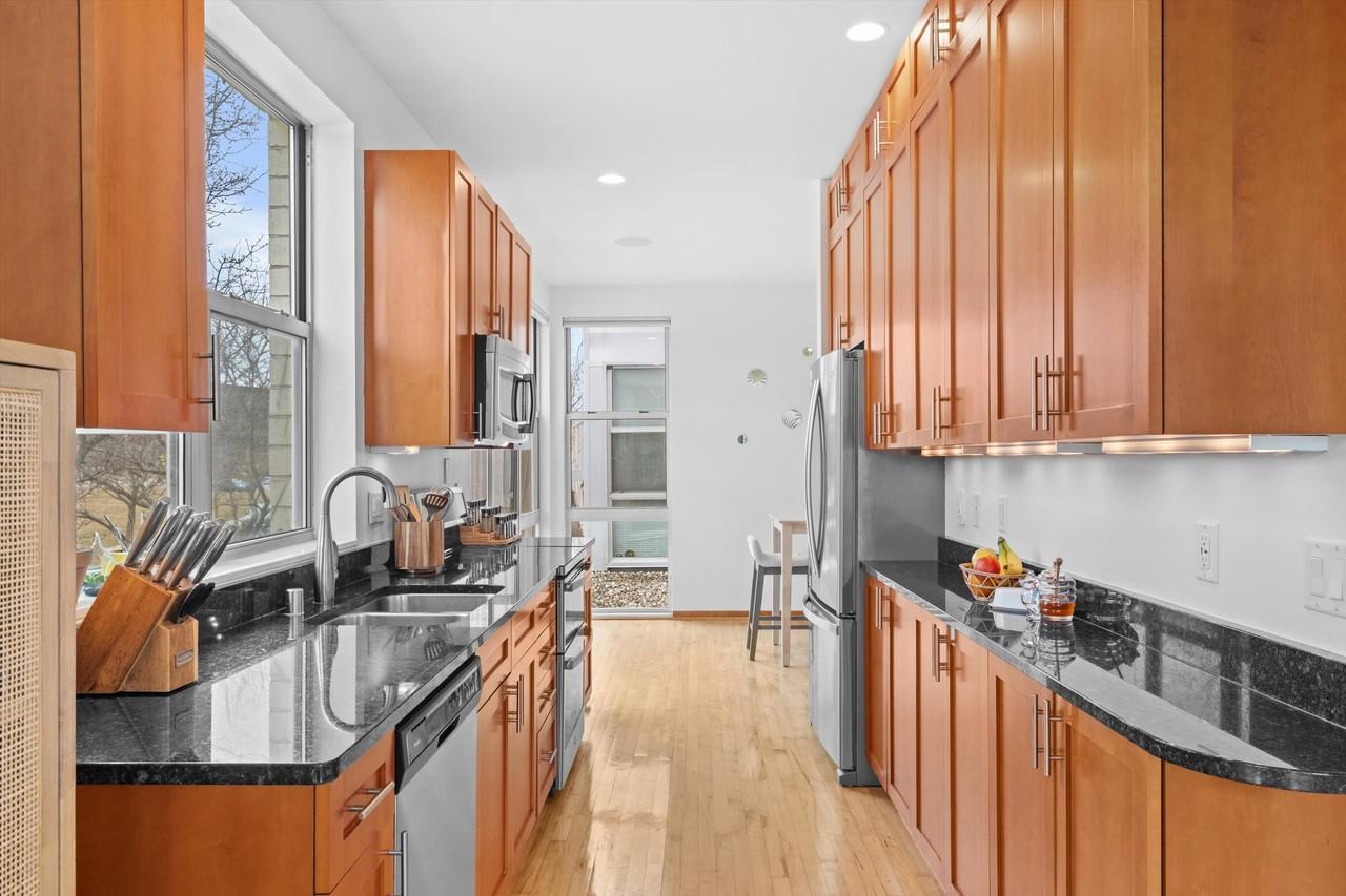 2146 N Commerce St #2146 - Photo 3 of 15