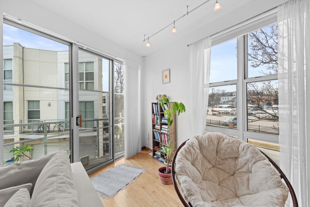 2146 N Commerce St #2146 - Photo 5 of 15