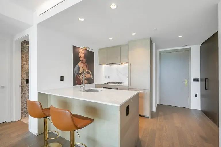 1408 Robson St #D27 - Photo 3 of 22