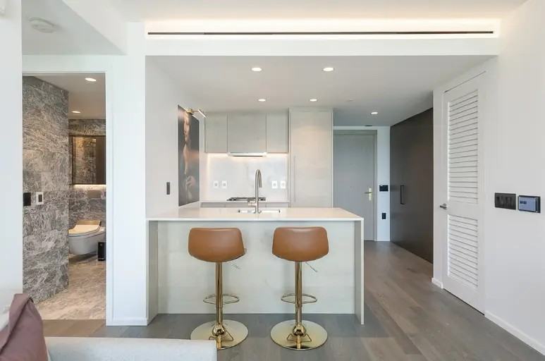 1408 Robson St #D27 - Photo 5 of 22