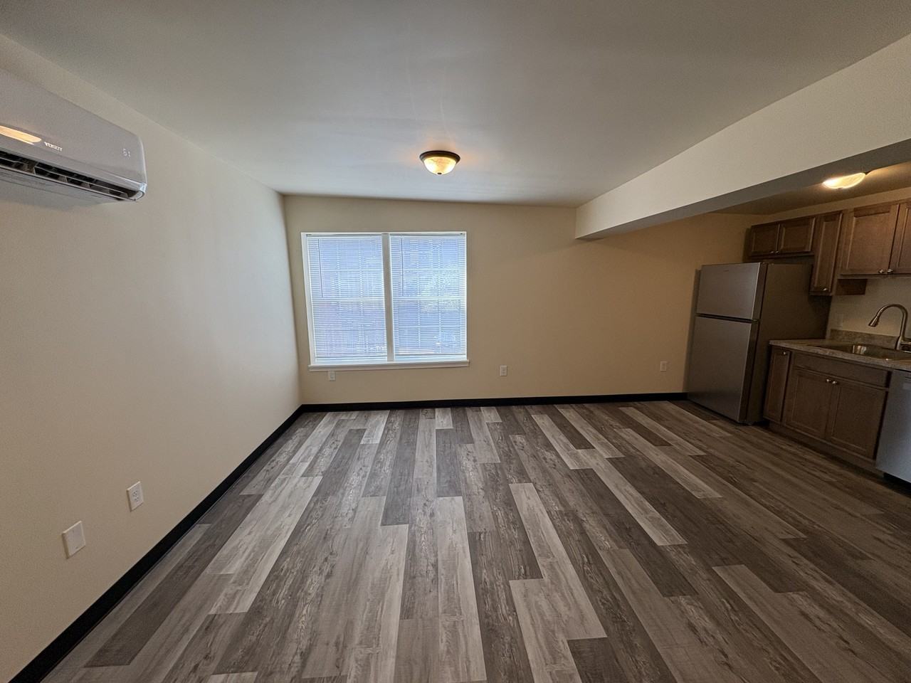 114 W Chestnut St #2E - Photo 5 of 11