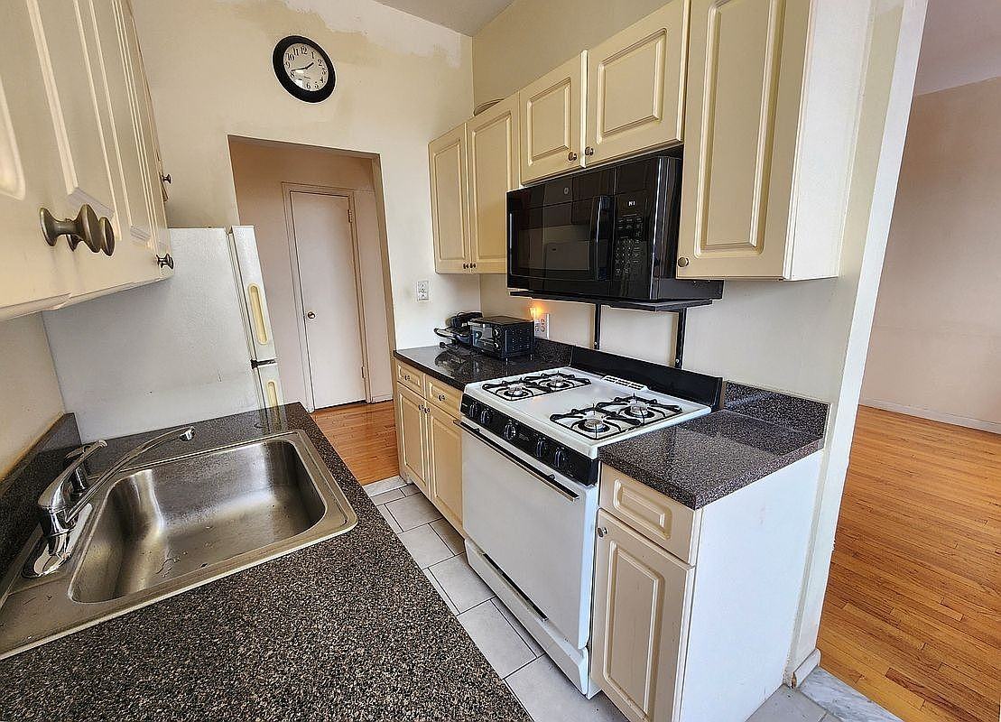 762 Brady Ave #621 - Photo 3 of 8