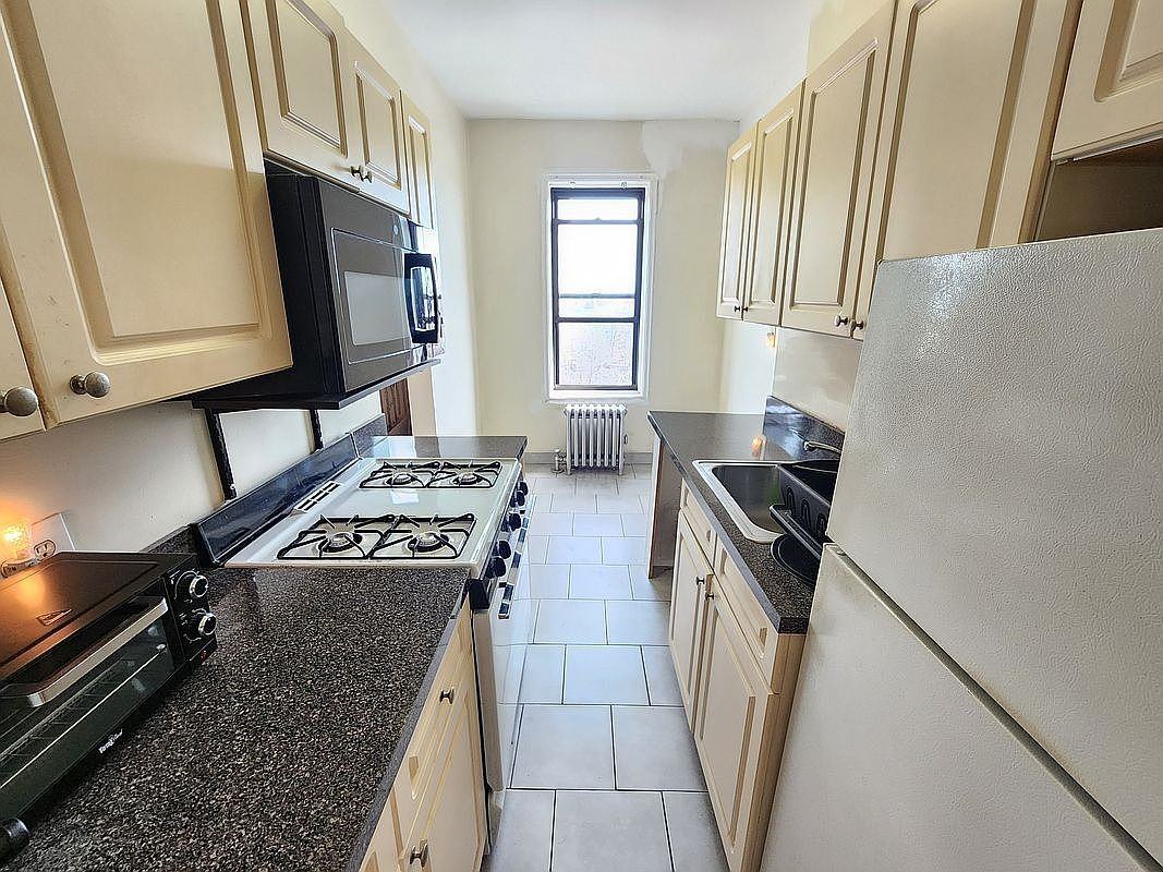 762 Brady Ave #621 - Photo 7 of 8