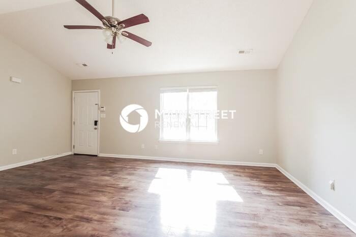 5425 Howard St - Photo 3 of 15