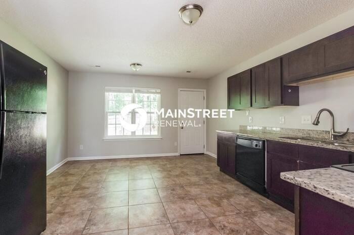 5425 Howard St - Photo 4 of 15