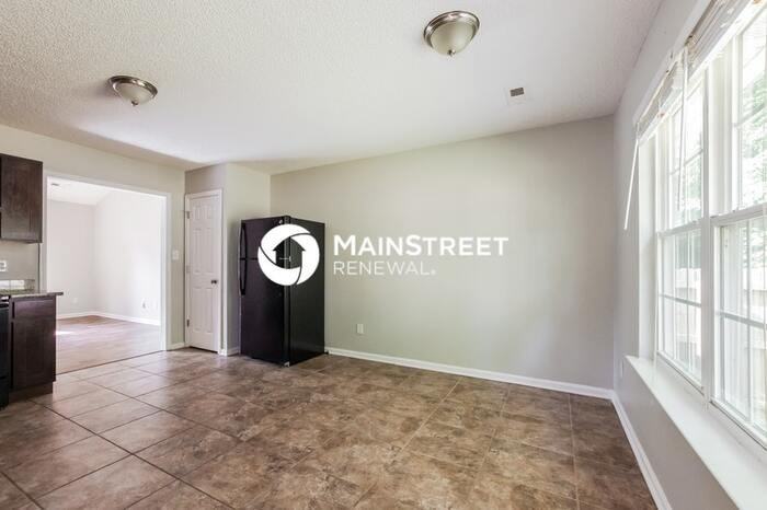 5425 Howard St - Photo 5 of 15