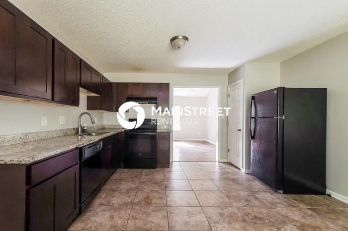 5425 Howard St - Photo 6 of 15