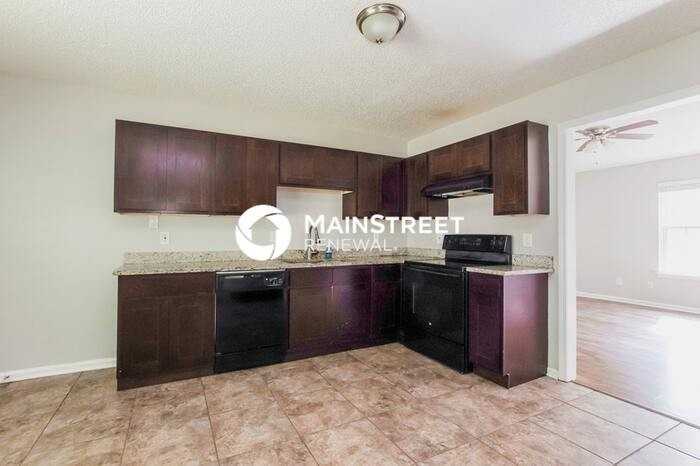 5425 Howard St - Photo 7 of 15
