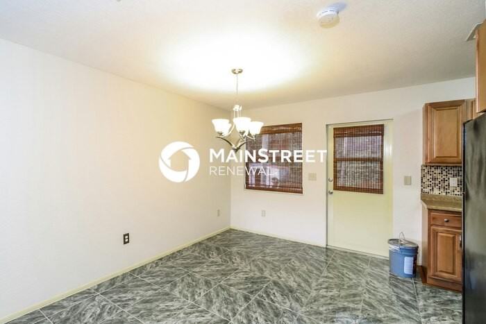 2643 S San Mateo Dr - Photo 3 of 30