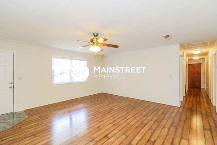 2643 S San Mateo Dr - Photo 4 of 30