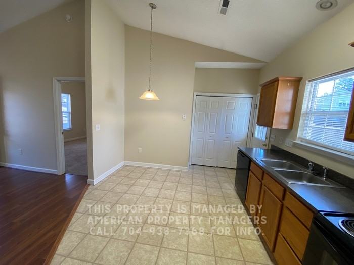 4104 Old Glory Dr - Photo 3 of 13