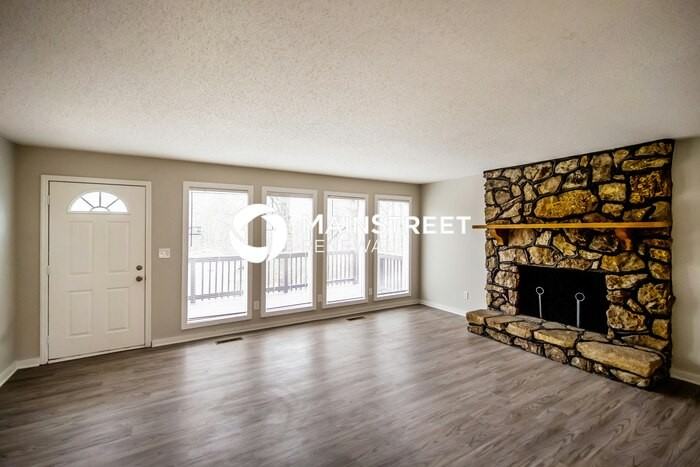 21264 Royal Dr - Photo 3 of 17