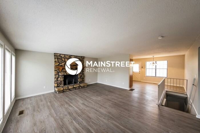 21264 Royal Dr - Photo 4 of 17