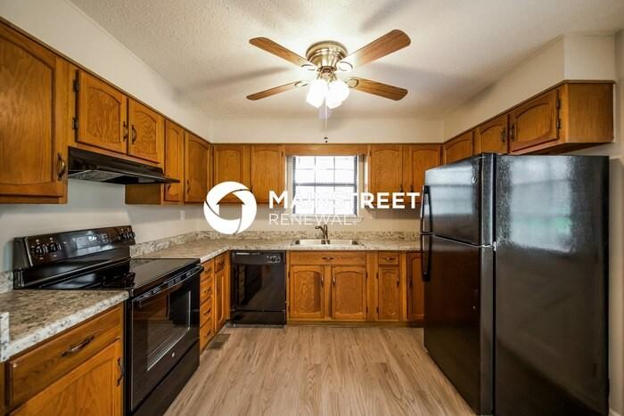 21264 Royal Dr - Photo 5 of 17