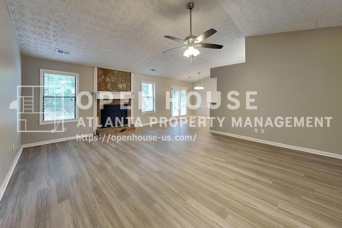815 Riverstone Ln - Photo 4 of 20