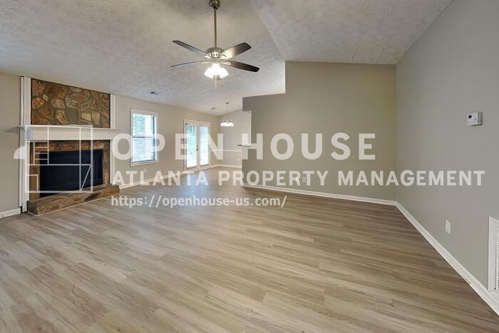 815 Riverstone Ln - Photo 5 of 20