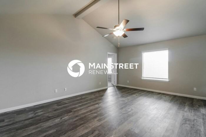 421 St James Pl - Photo 3 of 16