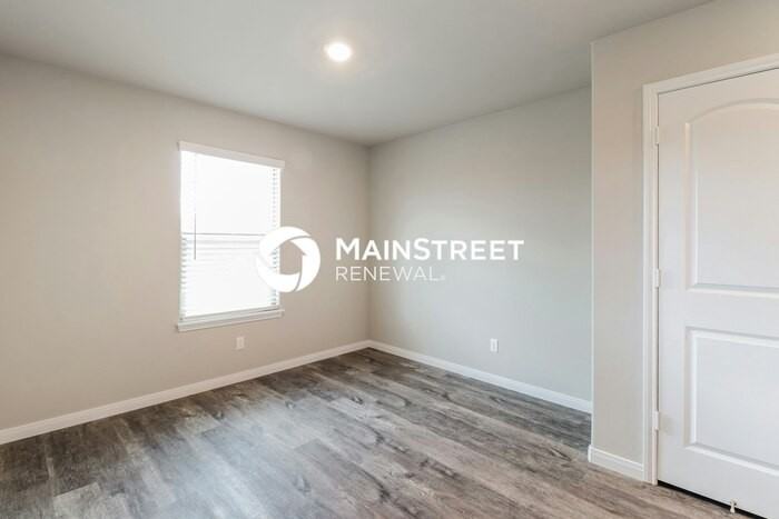 421 St James Pl - Photo 4 of 16
