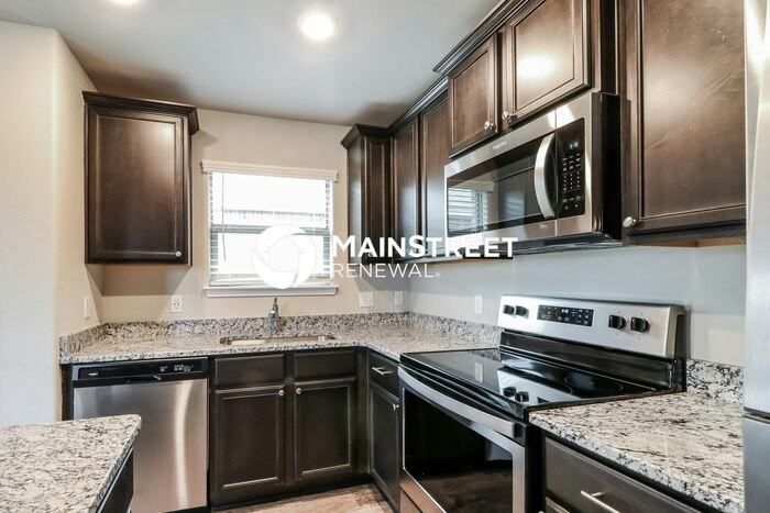 421 St James Pl - Photo 5 of 16
