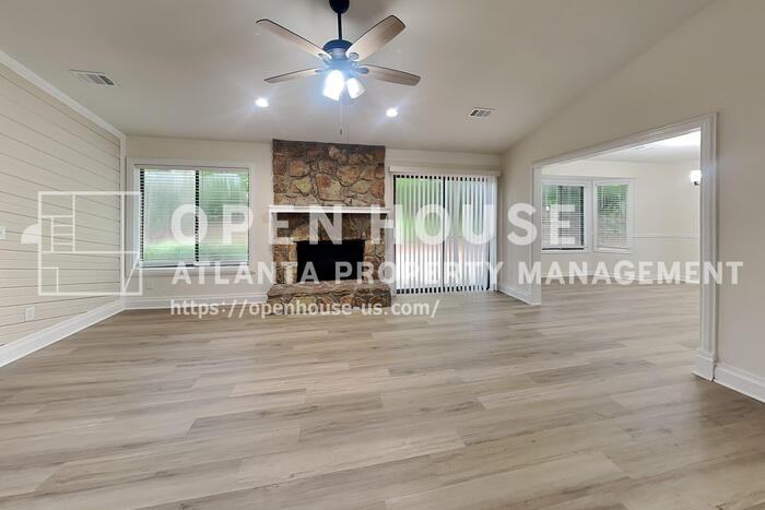 1110 Lake Dr - Photo 4 of 23