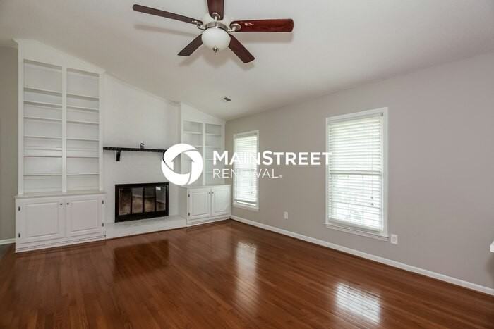 9020 Louvaine Dr - Photo 3 of 16