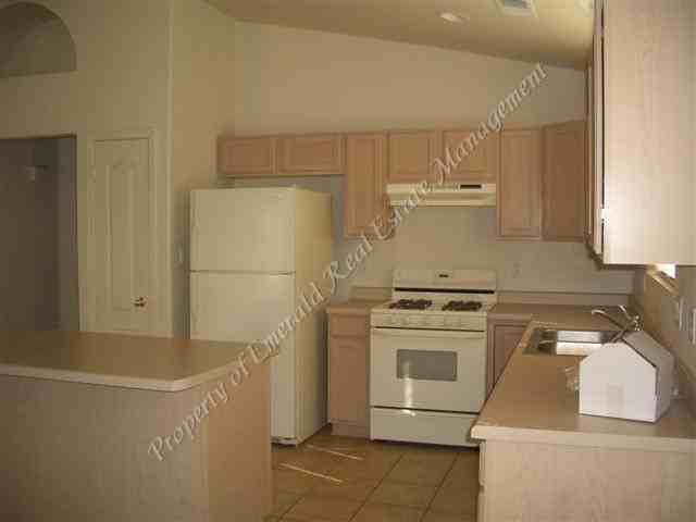 7220 Deer Canyon Ave NE - Photo 3 of 16