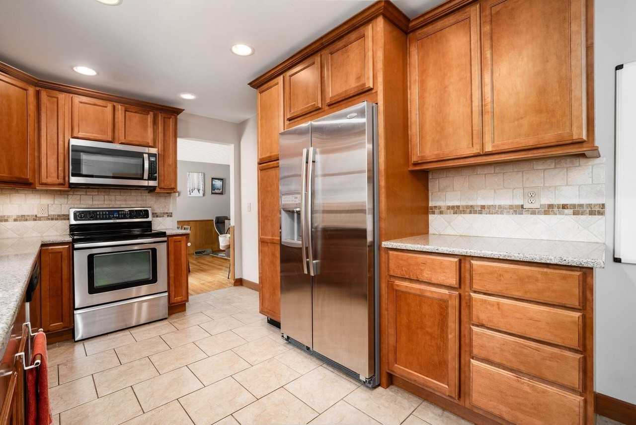 258 Sinsbury Dr N - Photo 6 of 47