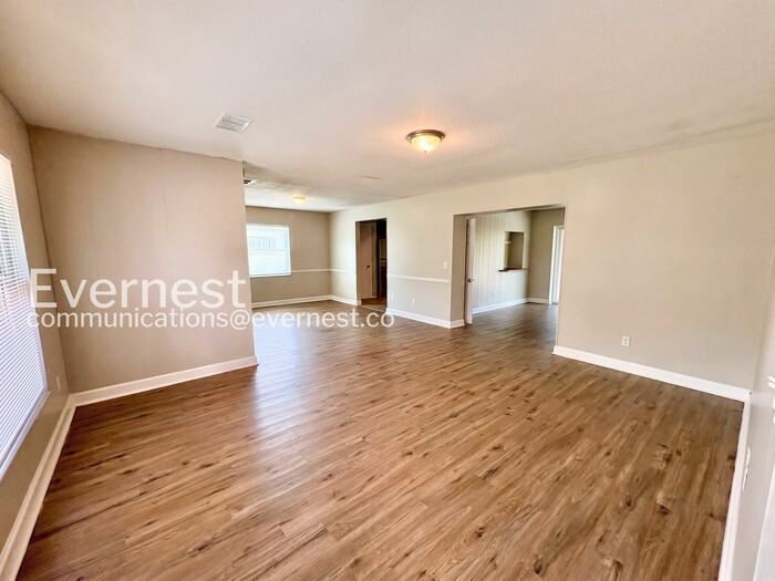 4708 Harwich St - Photo 6 of 28