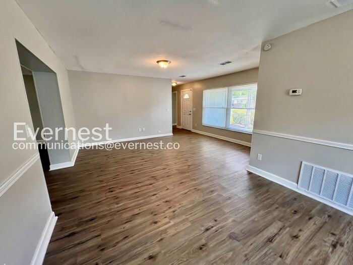 4708 Harwich St - Photo 7 of 28